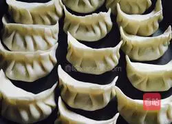 Illustration of making cabbage, mushroom, fungus, egg and vegetarian dumplings 5