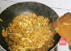 Illustration of the advanced version of chopped chili and egg fried rice 7