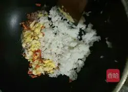 Illustration of how to make sausage and egg fried rice 6