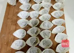 Illustration of how to make wontons 7