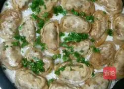 Illustration of how to make Qingqing fried wontons 10