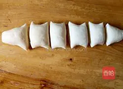 Illustration of how to make rose steamed buns 4