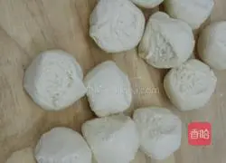 Illustration of how to make chess sesame cakes 3