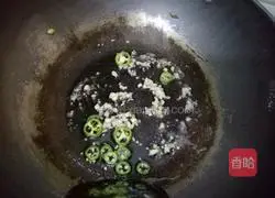 Illustration of how to make cabbage and egg fried rice 4