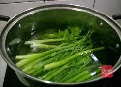 Illustration of how to make celery stuffed buns 7