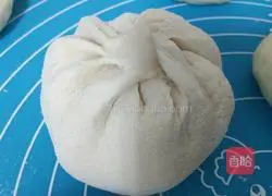 Chinese cabbage and mushrooms Illustration of how to make meat buns 17