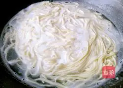 Illustration of how to make noodles with sauce 6