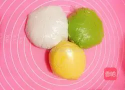 Illustration of how to make colorful glutinous rice balls 8