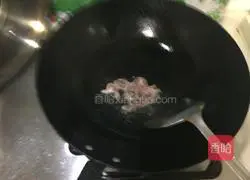 Illustration of how to make fried rice with shredded potatoes and pork 3