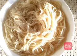 Illustration of how to make saint jam noodles 2