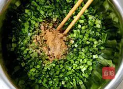 Illustration of how to make leek and egg buns 5