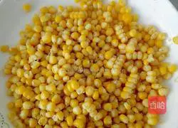 Illustration of how to make grilled sausage and corn fried rice 2