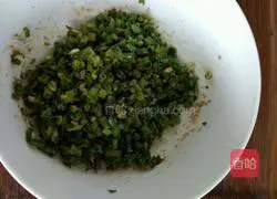 Illustration of how to make spinach and rose roll fancy steamed buns 5