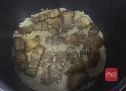 Illustration of how to make pork belly braised rice 8