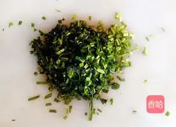 Illustration of how to make vegetarian dumpling fillings 4