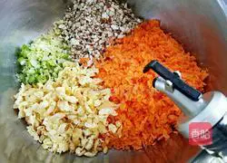 Illustration of how to make carotene stuffed dumplings 9