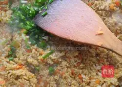 Illustration of how to make carrot fried rice 8