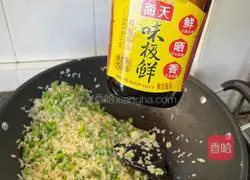 Illustration of how to make fried rice with beans and eggs 19