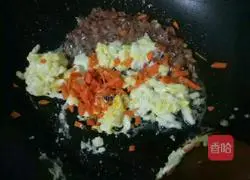 Illustration of how to make sausage and egg fried rice 5