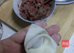 Illustration of how to make shrimp wontons 4