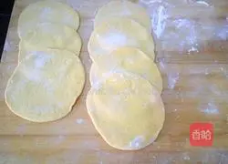 Illustration of how to make pumpkin dough stuffed buns 9