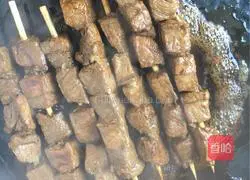 Illustration of how to make beef skewers (electric cake baffle) 7