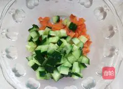 Illustration of how to make cucumber and egg fried rice 1