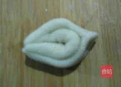 Illustration of how to make flower steamed buns 11
