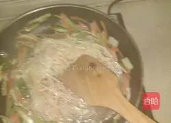 Illustration of how to make colorful fried noodles 6