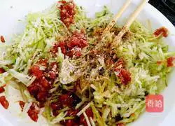 Illustration of how to make green radish and meat bun filling 5