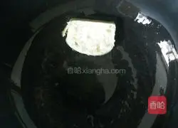 Illustration of how to make pan-fried steamed bun slices 3