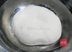 New Year's Eve dinner_Illustration of how to make pork dumplings 2