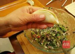 Illustration of how to wrap Liuye dumplings 3