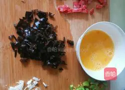 Illustration of how to make sausage fried rice 1