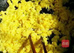 Illustration of how to make vegetarian Sanxian dumplings 5