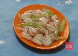 Illustration of how to make shrimp and pineapple fried rice 2