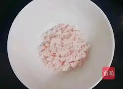Illustration of how to make Tomato Shrimp Steamed Bun Pudding (Baby Complementary Food) 3