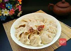 Illustration of how to make pork dumplings 12