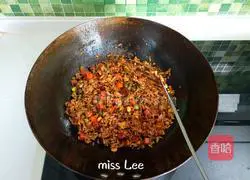 Illustration of how to make soy sauce fried rice with mixed vegetables and diced meat 6