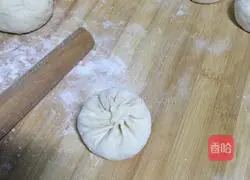 Illustration of how to make shredded radish, vermicelli and shrimp buns 4