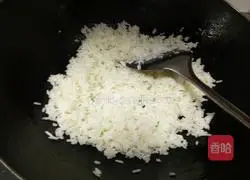 Illustration of how to make colorful fried rice 8