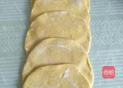 Pumpkin rose steamed buns Practice illustration 10