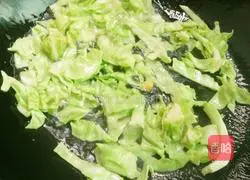 Illustration of how to make cabbage fried rice 8