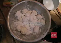 Illustration of how to make meat buns 2