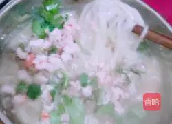 Illustration of cooking noodles with diced pork 5