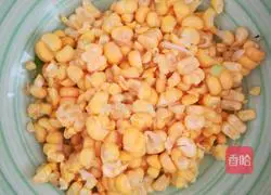 Illustration of how to make colorful egg fried rice 1