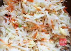 Three-color shredded radish buns Practice illustration 5