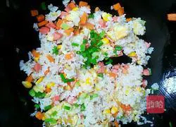 Illustration of how to make carrot, corn and egg fried rice 9