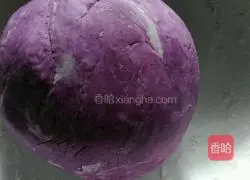 Illustration of how to make two-color purple sweet potato flower steamed buns 6