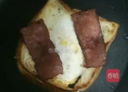 Illustration of how to make bacon sandwich 5